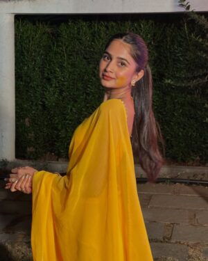 Srushti Ambavale Instagram - Aap iss tarah toh hosh udaya na kijiye
Yun ban sawar ke saamne aaya na kijiyeee💛🌙
Outfit : @designertanu_
Nails : @pune_nail_artist
Mehndi : @sairam_mehandi_art
#photography #instagood #instagram #explore #foryou #wedding #haldi