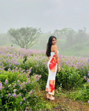 Srushti Ambavale Instagram - She’s flowers and fire 🔥
Outfit: @western_ethnic_store
#instagood #instagram #photooftheday #photography #explore