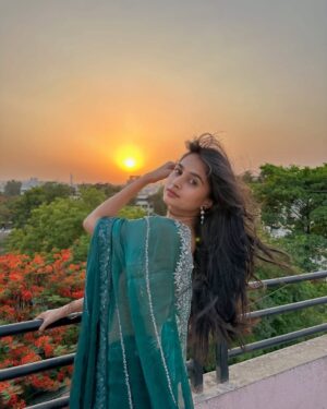 Srushti Ambavale Instagram - 🐉🔫
Saree : @anvi_collection_mumbai