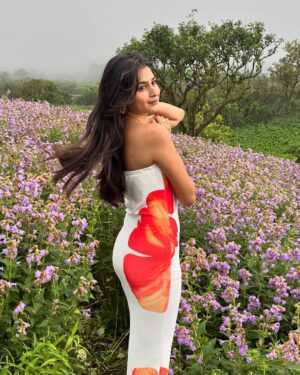 Srushti Ambavale Instagram - She’s flowers and fire 🔥
Outfit: @western_ethnic_store
#instagood #instagram #photooftheday #photography #explore