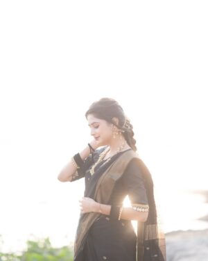 Srushti Ambavale Instagram - Embracing my roots in style 💎
Mua : @nikita_makeover25_
Clicks : @vm_photography_30
#srushtiambavale #photooftheday #photography #foryou #explore