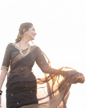 Srushti Ambavale Instagram - Embracing my roots in style 💎
Mua : @nikita_makeover25_
Clicks : @vm_photography_30
#srushtiambavale #photooftheday #photography #foryou #explore
