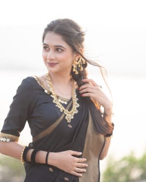 Srushti Ambavale Instagram - Embracing my roots in style 💎
Mua : @nikita_makeover25_
Clicks : @vm_photography_30
#srushtiambavale #photooftheday #photography #foryou #explore