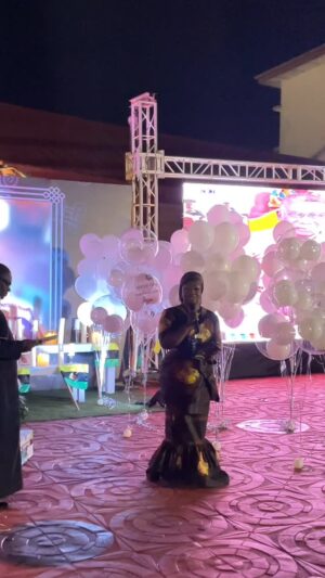 Stacy Amoateng Instagram - We commenced the Dotie Yi3 of Daasebre Osei II , Asante Mampong hene with a candle light vigil at the Amaniampong Palace. The Breton clan is poised to receive visitors from Saturday to Monday to mourn our late king. To my big sister @herimperial_fabrics Nana Agyakoma Difie II , Asante Mampong Hemaa’s, Nana hy3 den.
Outfit @abs__luxeline