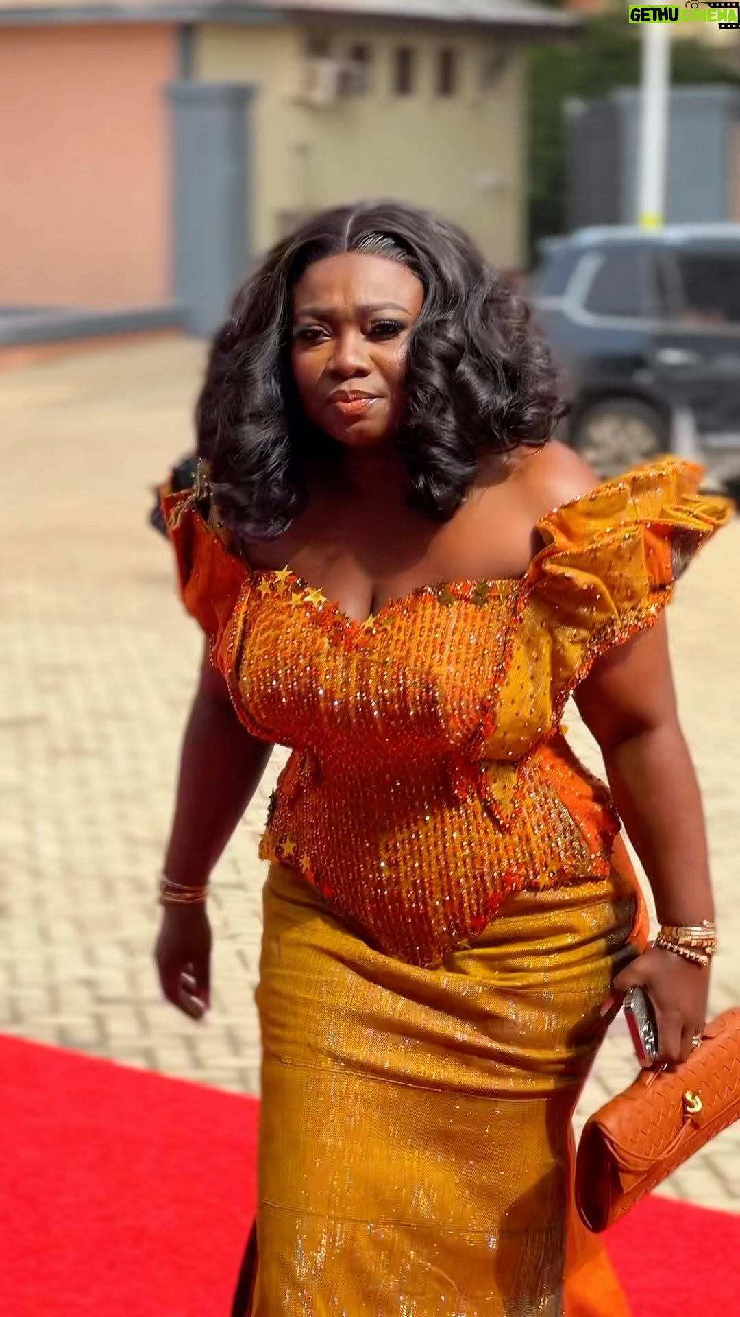 Stacy Amoateng - 2.9K Likes - It was absolute honour to be called by HRM Otumfuo Osei Tutu II , king of the Asante Kingdom and HRH Lady Julia Osei Tutu , queen consort of the Asante kingdom to host a special lunch reception for all paramount queens mothers of the Asante kingdom at the Manhyia Palace.
Always an honour to serve the King.

Outfit @abs__luxeline 
Kente @royal.kentegh 
Hair @santeshair 
Make up @osiaw_makeover 
Residence @bteflon
Video @live_events_with_paakojo1