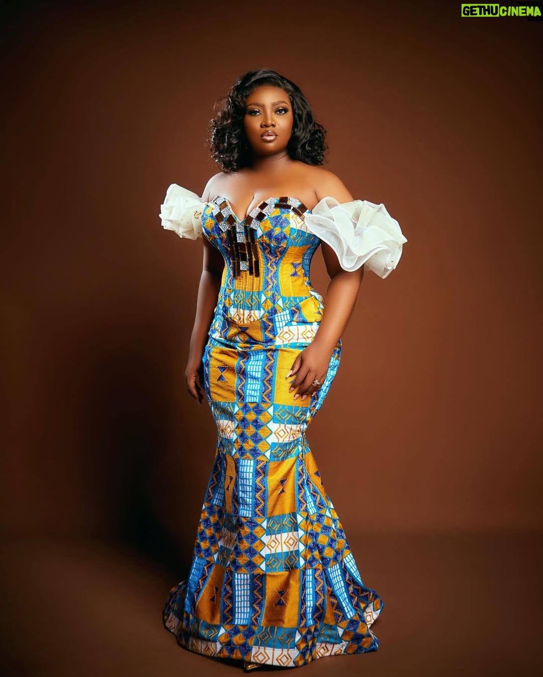 Stacy Amoateng - 1.3K Likes - I AM NOT A PERSON YOU FIND TWICE. WHEN I GOT YOU, I SINCERELY DO BUT WHEN I AM DONE, YOUR EXISTENCE SIMPLY EVAPORATES!!!

Outfit @abs__luxeline 
Hair @hairduties 
Make up @nancyblaq 
Photographer @brianphilstudio