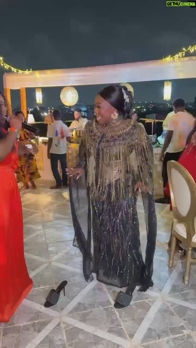 Stacy Amoateng - 1.8K Likes - I took off my shoes and stood on my toes because God has been amazing to me. Awurade Mo ampa @piesieesther