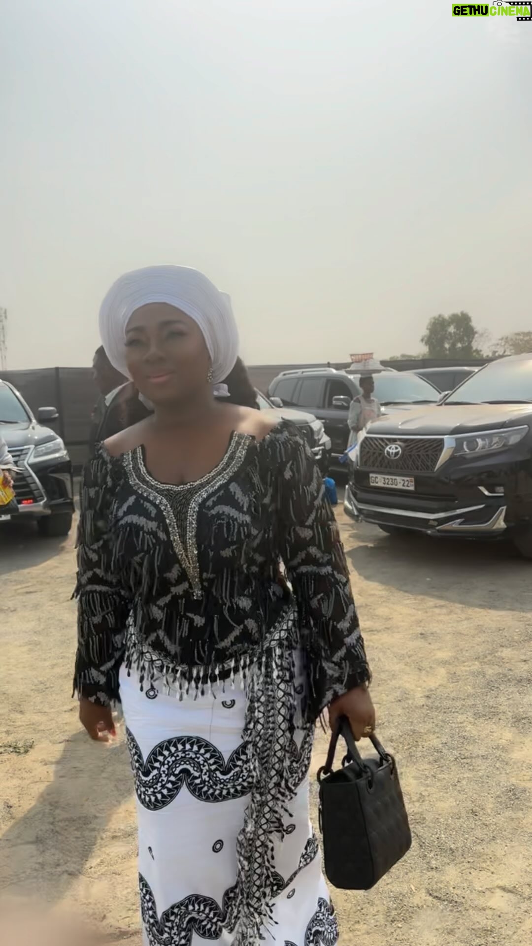 Stacy Amoateng - 2.5K Likes - Aba @empress_gifty May God show his grace, favour and mercies on you for honoring your mother in such a beautiful way. I believe Agaga was smiling all day and speaking big English to the angels. 
Gifty MAMA DA W’ASE WATI
Gifty AGAGA DA W’ASE WAI
Mo ne yo.

Cc @abenaserwaaophelia @bteflon  @kalsoume @brodasammy_nationsworshipper @obaapachristyofficial  @salmamumin @propheteric_boahen_official @selassie_ibrahim msnancy_sc @selassiebrownofficial @dagaatigirl_official @ghdave_officiall

Outfit @abs__luxeline 
Gele @the_gele_center
Hair @hairduties