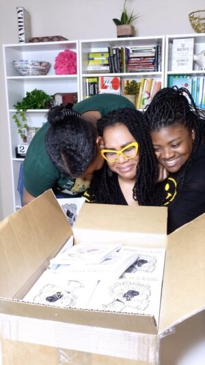 Stella Damasus Instagram - So thankful for this moment right here and to be able to share it with my girls. Màmá, It’s A Girl is OUT NOW; get your print copies from @amazon @amazonbooks now. The LINK IS IN MY BIO #MamaItsAGirl #MIAG #Author #AfricanAuthors #Books #Booklover #AfricanWoman #WomensRights #StellaDamasus