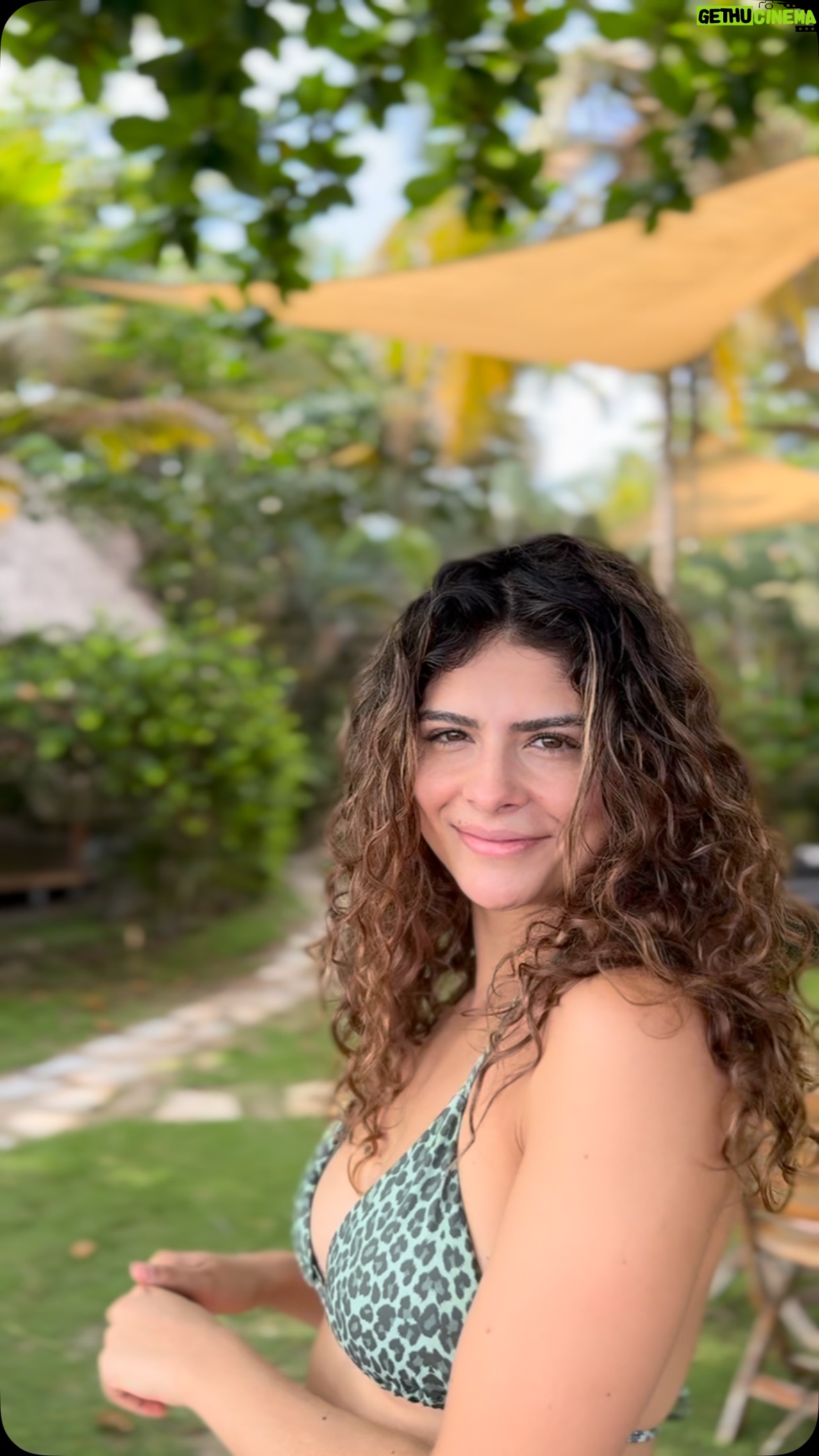 Stephania Duque - 74.4K Likes - Todavía estoy aprendiendo a verme con ojos de amor ❤️‍🩹
Con los buenos días gente linda 🌟