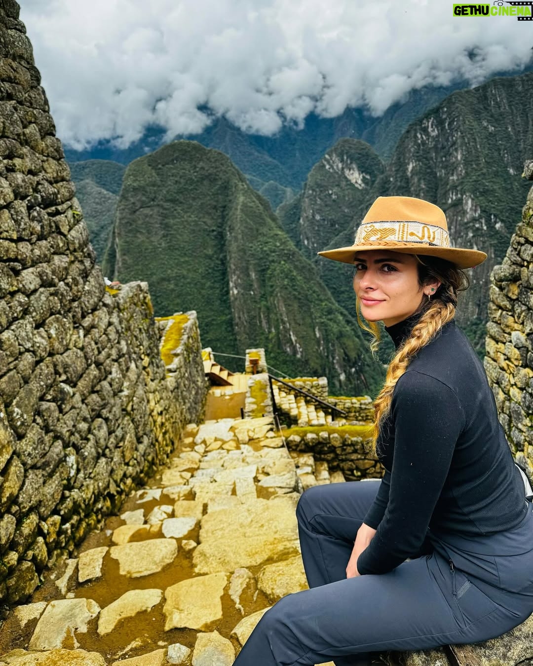 Stephania Duque - 65.3K Likes - Perú 
❤️🤍❤️