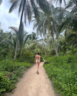 Stephania Duque Instagram - 🌴 Yes/But 🦟
•
👙 @airavataswimwear