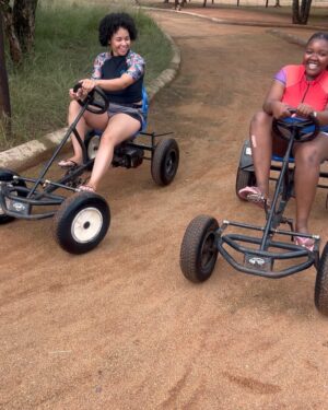 Stephanie Ndlovu Instagram - A little working weekend getaway with @linahmotala & the family ❤️
Last slide, she played this song & said it’s fitting for me because honestly guys, on these camps/hikes- I couldn’t be bothered to brush my hair or even taking a shower at times is asking a lot 🫣 But my dear Lee said I’m still cute (unbathed and unbothered)☺️