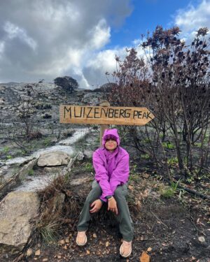 Stephanie Ndlovu Instagram - Chat GPT “Best hiking trails around my current location” ⛰️🥾
Just a few months ago, I’d probably be asking for the best restaurants, the popular touristy spots or best spa’s in the area. Ah- how things have changed😂
Loved my recent chat with @mpoomy_ledwaba on how hiking has helped me move forward and the life lessons it has taught me. Check it out on her YouTube channel.🌸
Side Note: Cape Town is 100% a hikers paradise (tempting 😏)