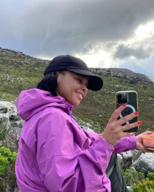 Stephanie Ndlovu Instagram - Chat GPT “Best hiking trails around my current location” ⛰️🥾

Just a few months ago, I’d probably be asking for the best restaurants, the popular touristy spots or best spa’s in the area. Ah- how things have changed😂

Loved my recent chat with @mpoomy_ledwaba on how hiking has helped me move forward and the life lessons it has taught me. Check it out on her YouTube channel.🌸

Side Note: Cape Town is 100% a hikers paradise (tempting 😏)
