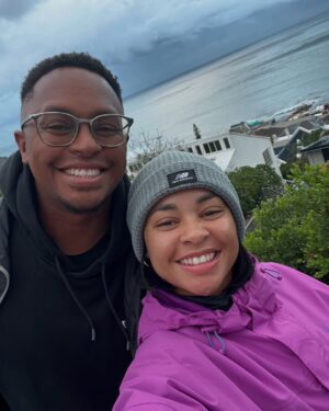 Stephanie Ndlovu Instagram - Chat GPT “Best hiking trails around my current location” ⛰️🥾
Just a few months ago, I’d probably be asking for the best restaurants, the popular touristy spots or best spa’s in the area. Ah- how things have changed😂
Loved my recent chat with @mpoomy_ledwaba on how hiking has helped me move forward and the life lessons it has taught me. Check it out on her YouTube channel.🌸
Side Note: Cape Town is 100% a hikers paradise (tempting 😏)