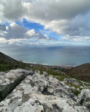 Stephanie Ndlovu Instagram - Chat GPT “Best hiking trails around my current location” ⛰️🥾
Just a few months ago, I’d probably be asking for the best restaurants, the popular touristy spots or best spa’s in the area. Ah- how things have changed😂
Loved my recent chat with @mpoomy_ledwaba on how hiking has helped me move forward and the life lessons it has taught me. Check it out on her YouTube channel.🌸
Side Note: Cape Town is 100% a hikers paradise (tempting 😏)
