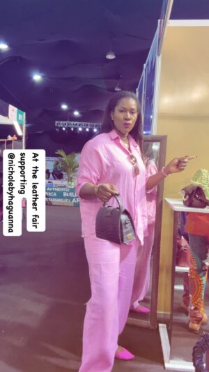 Stephanie Okereke Linus Instagram - At the leather fair supporting home-grown businesses, especially @nicholebyhaguanna. 💃🏾💃🏾💃🏾 with a bit of swag😉