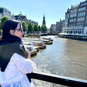 Stephanie Salas Instagram - Ámstel ( área con agua ) 🇳🇱 mi lugar preferido ever🚤⚓️🪄✨⚡️🚲
#amsterdam
#amstelriver
#stephaniesalasphoto📷
#humbertozuritaphoto📷