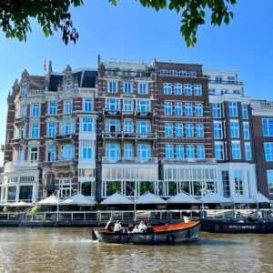 Stephanie Salas Instagram - Ámstel ( área con agua ) 🇳🇱 mi lugar preferido ever🚤⚓️🪄✨⚡️🚲
#amsterdam
#amstelriver
#stephaniesalasphoto📷
#humbertozuritaphoto📷