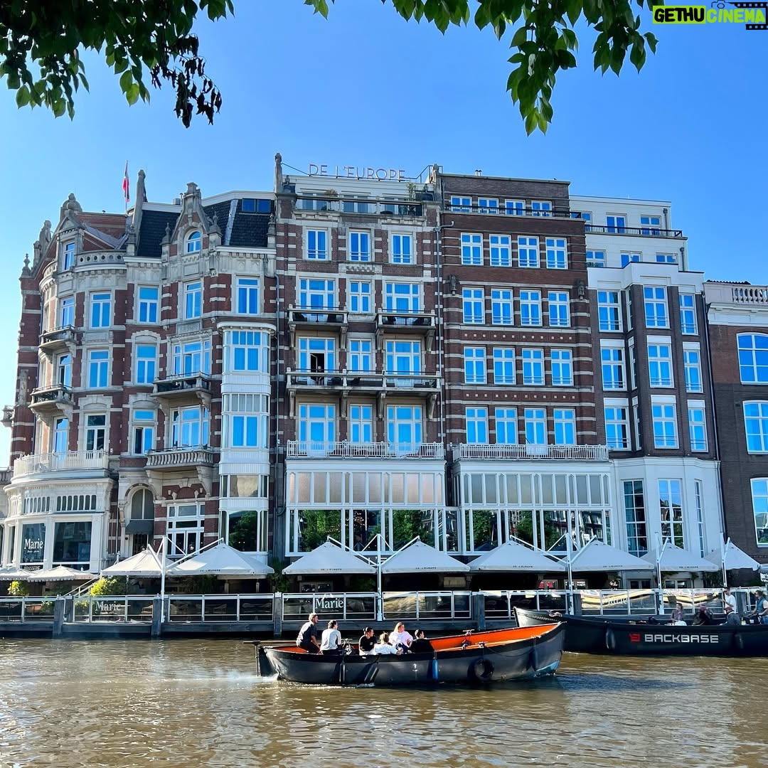Stephanie Salas - 2.8K Likes - Ámstel ( área con agua ) 🇳🇱 mi lugar preferido ever🚤⚓️🪄✨⚡️🚲
#amsterdam 
#amstelriver 
#stephaniesalasphoto📷 
#humbertozuritaphoto📷