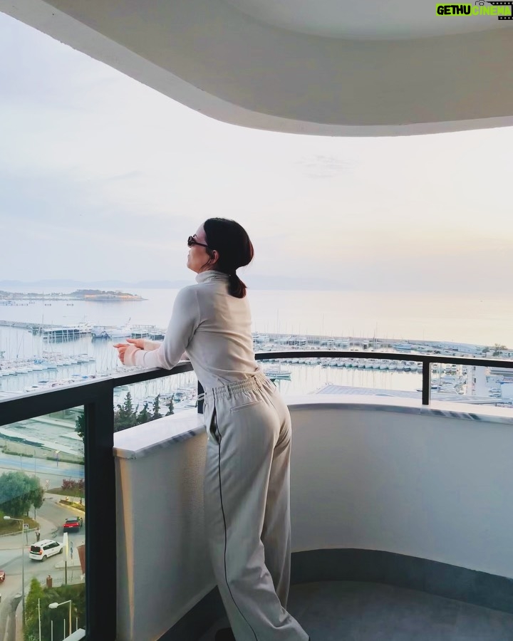 Stephanie Salas - 2.9K Likes - Este fabuloso puerto te hace vivir experiencias únicas y diferentes, lejos pero muy lejos de casa, gente fabulosa y una cultura distinta a la nuestra, hicieron de nuestra visita algo excepcional✨la pasamos increíble!!!
Gracias💫 #kuşadası #turquia 
#stephaniesalasphoto📷 
#humbertozuritaphoto📷