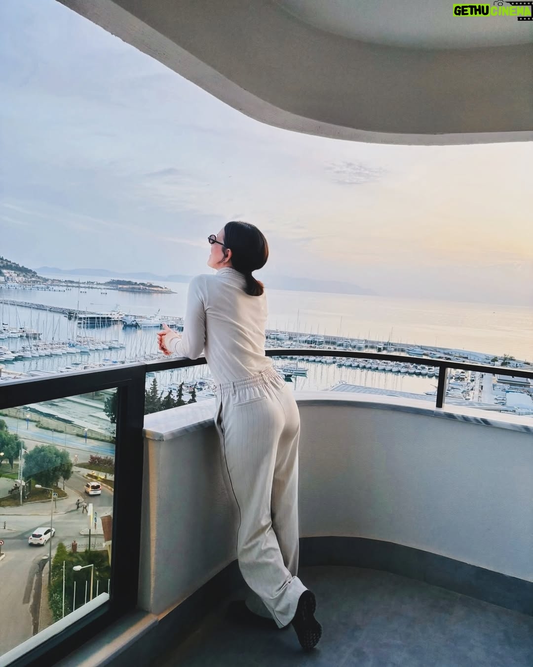 Stephanie Salas - 2.9K Likes - Este fabuloso puerto te hace vivir experiencias únicas y diferentes, lejos pero muy lejos de casa, gente fabulosa y una cultura distinta a la nuestra, hicieron de nuestra visita algo excepcional✨la pasamos increíble!!!
Gracias💫 #kuşadası #turquia 
#stephaniesalasphoto📷 
#humbertozuritaphoto📷