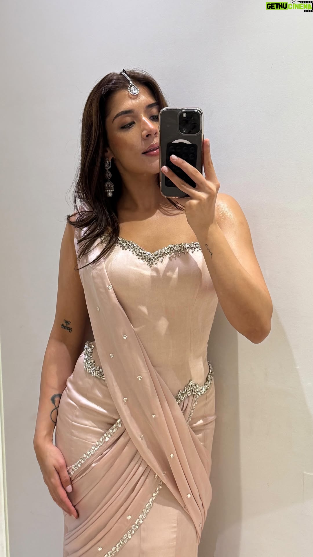 Sukhmani Gambhir - 60.4K Likes - 3rd of shadi and festive fits 🩷
Pre draped corset saree @evabledesigns @oakpinionpr