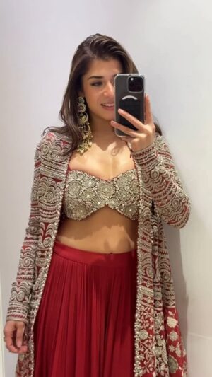 Sukhmani Gambhir Instagram - 2nd of festive and shadi fits
@bhumikasharmaofficial
Earrings @ehsaasjewellery