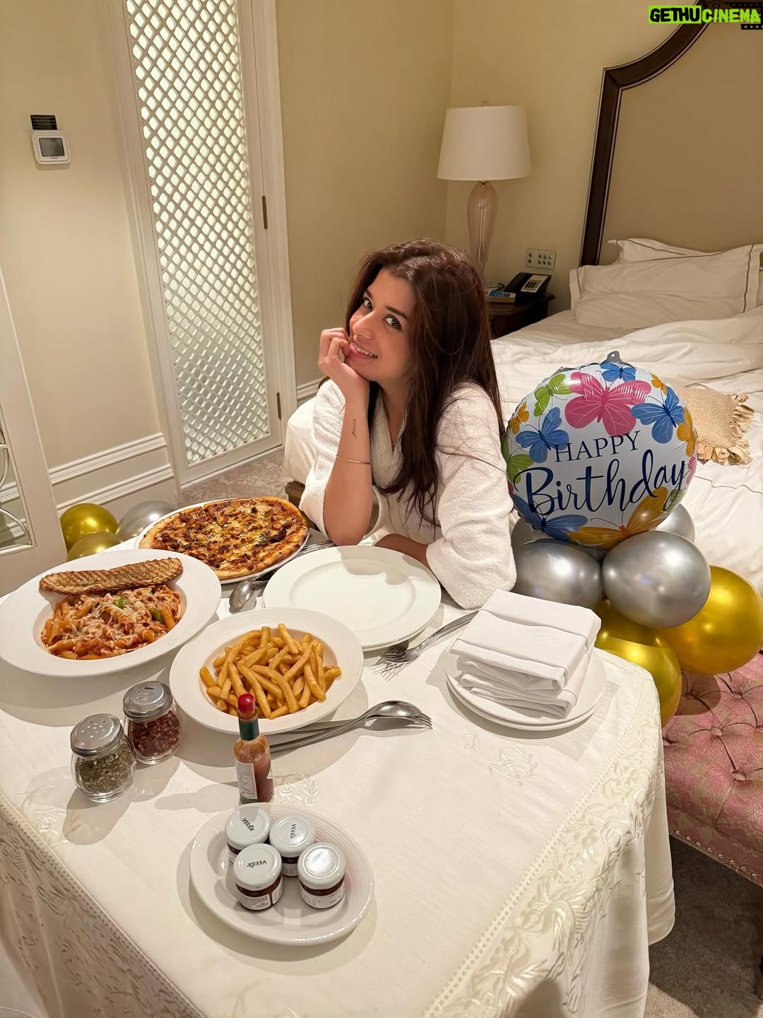 Sukhmani Gambhir - 31.7K Likes - Barish wala Birthday ❤️
My red kurti @_amaanyaa_