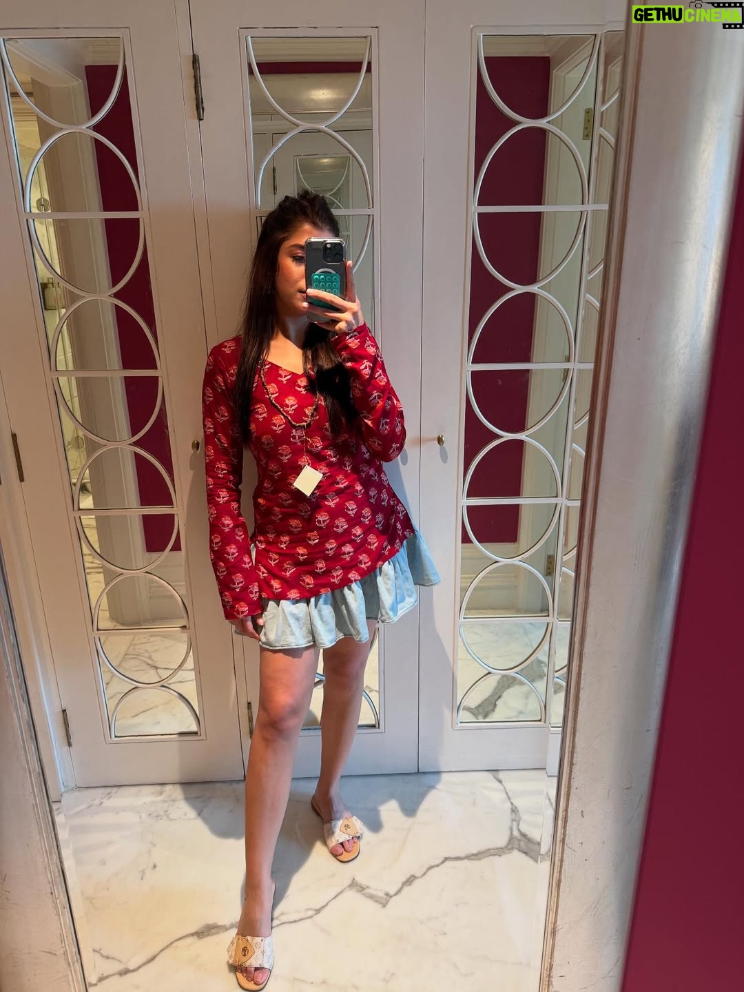 Sukhmani Gambhir - 31.7K Likes - Barish wala Birthday ❤️
My red kurti @_amaanyaa_
