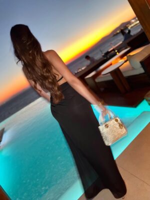Sully Sáenz Instagram - Horizon on fire 🌅 🍸
#mykonos #greece #sunsets_captures