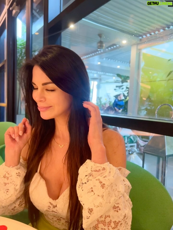 Sully Sáenz - 11.5K Likes - Un año más 🎂💕🙏🏻 Viva la vida!

#birthdaygirl