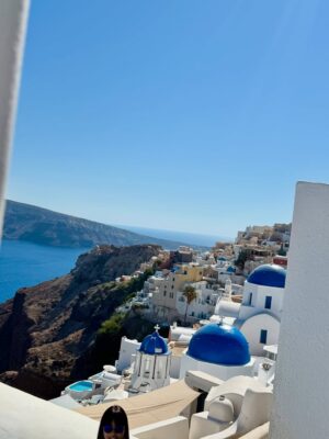 Sully Sáenz Instagram - White walls, blue skies… Santorini 🩵 🇬🇷
#santorini #greece #santorinigreece #islandvibes #greekislands