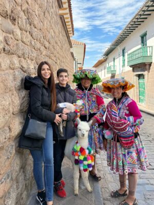 Sully Sáenz Instagram - Así celebré yo a mi Perú! 🇵🇪 Mostrándole a Marche nuestras raíces y todo el encanto de este hermoso pais! Muy orgullosa de ser peruana! ❤️
This is how I celebrated my Peru! 🇵🇪 Showing Marche our roots and all the charm of this beautiful country! So proud to be Peruvian! ❤️
#peru #cuzco #saqsayhuaman #peruvian #feliz28dejulio