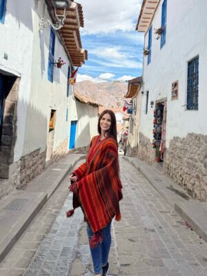 Sully Sáenz Instagram - Así celebré yo a mi Perú! 🇵🇪 Mostrándole a Marche nuestras raíces y todo el encanto de este hermoso pais! Muy orgullosa de ser peruana! ❤️
This is how I celebrated my Peru! 🇵🇪 Showing Marche our roots and all the charm of this beautiful country! So proud to be Peruvian! ❤️
#peru #cuzco #saqsayhuaman #peruvian #feliz28dejulio