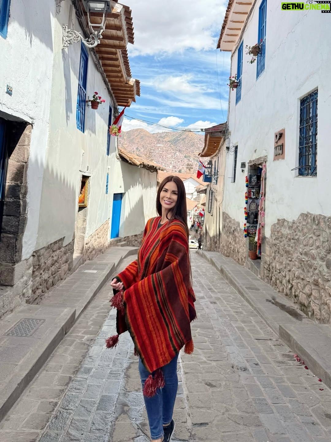 Sully Sáenz - 88.7K Likes - Así celebré yo a mi Perú! 🇵🇪 Mostrándole a Marche nuestras raíces y todo el encanto de este hermoso pais! Muy orgullosa de ser peruana! ❤️

This is how I celebrated my Peru! 🇵🇪 Showing Marche our roots and all the charm of this beautiful country! So proud to be Peruvian! ❤️

#peru #cuzco #saqsayhuaman #peruvian #feliz28dejulio