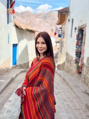Sully Sáenz Instagram - Así celebré yo a mi Perú! 🇵🇪 Mostrándole a Marche nuestras raíces y todo el encanto de este hermoso pais! Muy orgullosa de ser peruana! ❤️
This is how I celebrated my Peru! 🇵🇪 Showing Marche our roots and all the charm of this beautiful country! So proud to be Peruvian! ❤️
#peru #cuzco #saqsayhuaman #peruvian #feliz28dejulio