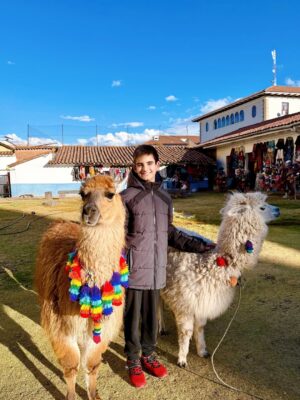 Sully Sáenz Instagram - Así celebré yo a mi Perú! 🇵🇪 Mostrándole a Marche nuestras raíces y todo el encanto de este hermoso pais! Muy orgullosa de ser peruana! ❤️
This is how I celebrated my Peru! 🇵🇪 Showing Marche our roots and all the charm of this beautiful country! So proud to be Peruvian! ❤️
#peru #cuzco #saqsayhuaman #peruvian #feliz28dejulio
