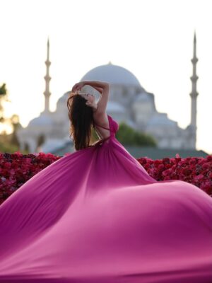 Sully Sáenz Instagram - Istanbul, Turkey 🧿 🇹🇷
📷 @sultanterrace
#istanbul #turkey #turquia #bluemosque #sunset