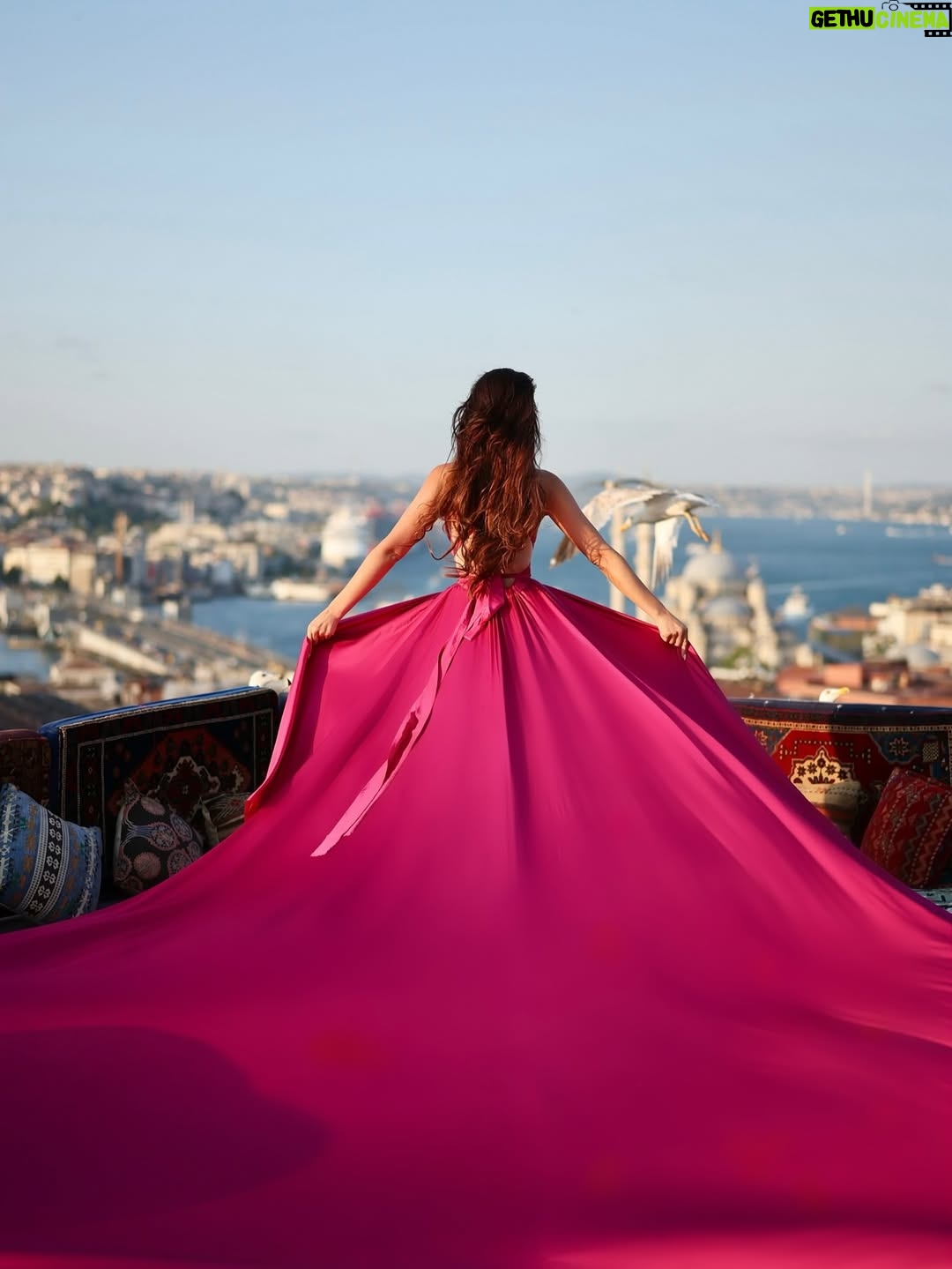 Sully Sáenz - 12.4K Likes - Istanbul, Turkey 🧿 🇹🇷 

📷 @sultanterrace 

#istanbul #turkey #turquia #bluemosque #sunset