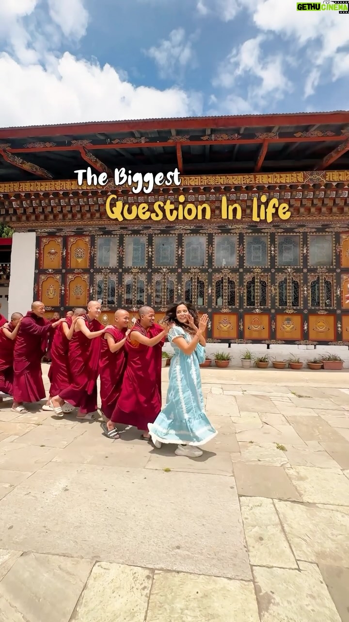 Suman Kothari - 179.4K Likes - Batao abh kya reason doh ge? agar tum 4k ka jugaad nahi kr sakte every month toh I am very serious there is something that you’re definitely not doing right kyuki aaj ke zamane mai sirf online, remote job krke bhi insan 15k kama leta hai ( if not from one job then 2 3 ) but honestly earning 15k in 2024 is not that difficult specially if you have a phone in your hand jisse tum ye reel dekh rahe ho bhai tum agar itna nahi kama sakte toh plz fhek doh tumhara phone kyuki you need to work on your life! 
So the cities I mentioned, unmese ek na ek toh definitely tumhare nasdeek hai where you don’t have to spend a lot in travel toh start from nearby places jaha kharcha zyada naaa ho.. maine khaane ka 400rs liya hai trust me tum 200rs mai acha pet bharkar thali khaa sakte ho aur bacha hua paisa kahi aur kharch karo. Zyada travel math karo in the beginning but every quarter ek trip toh maar lo I am sure saving 4k a month won’t be heavy to your pocket, bhejo ye reel tumhare dost ko aur bolo bhai abh toh calculation bhi samja diya ladki neee abh toh save krke chal leeee kitne bahane degaaa??
.
.
.
#travel#guide#motivation#traveller#creator#indian#friends#travellvlogger#placestovisit#budget#howto#plan#save#money