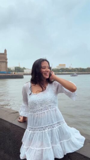 Suman Kothari Instagram - Lights, camera, Bombay! Captured in 4K with the New OPPO Reno14 Series!📸🌧
@oppoindia
#OPPOReno14Series #TravelWithReno #AIPortraitCamera