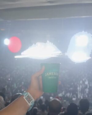 Suman Kothari Instagram - Still missing @coldplay , thanks @jameson_alwaysintomixin for getting it sorted✨…
#Jameson #JamesonGingerAle #Coldplay
#ColdplayMOTSMumbai #JamesonIndia #collab