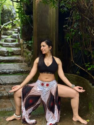 Suman Modi Instagram - Grace is not in the pose, but in the presence. 🤍
#yoga #sumanmodi #fit #balance #yogalife