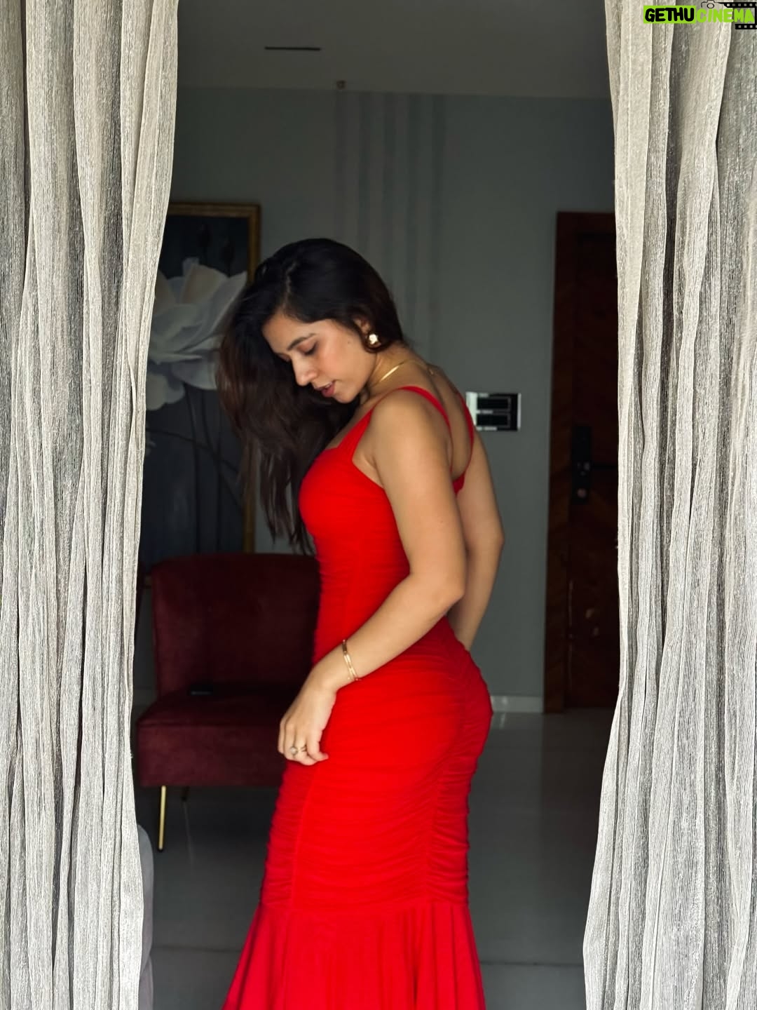 Suman Modi - 10K Likes - ❤️✨

#sumanmodi #red