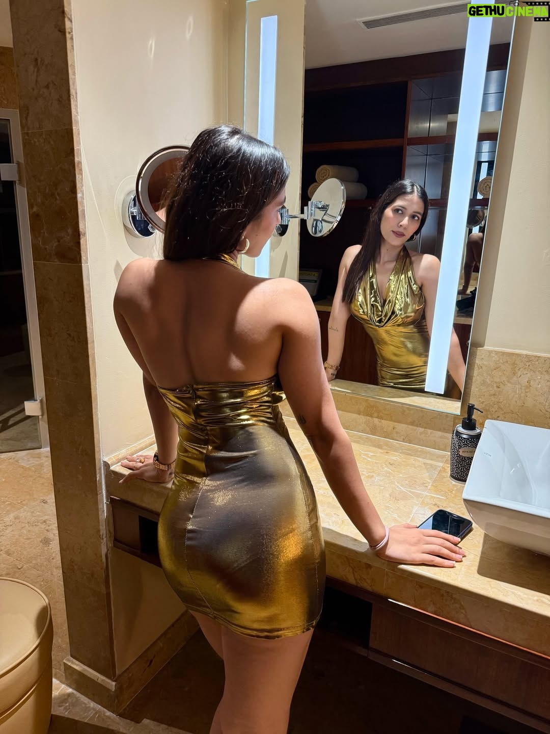 Suman Modi - 18.8K Likes - Last night looked a little like this 💫
	

#event #sundaynight #sumanmodi #gala