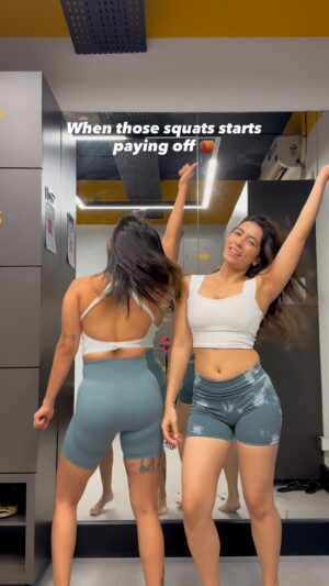 Suman Modi Instagram - Thumak Thumak 👯♂️
#sumanmodi #heenajain #thumakthumak #fitness #happydance