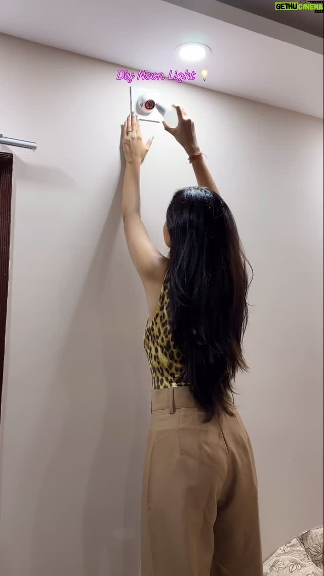 Sumedha Bhattacharyya - 153.2K Likes - Neon Light💡Using nailpaint??🤯❤️

@thesumedha7 

 #creative #creativity #diy #neonlight #viralreel