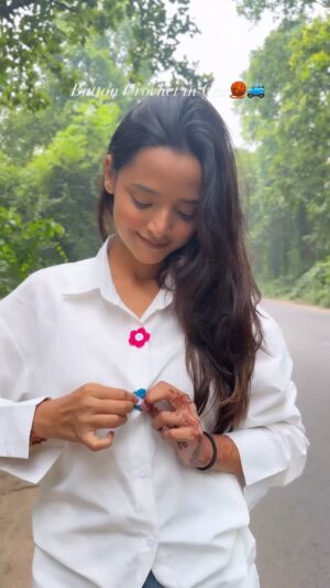 Sumedha Bhattacharyya Instagram - Crochet Flowers for Button in Car😍🌼🧶🚙
@shraddha_bhattacharyya
#crochet #buttons #creativity #creative #crochetflowers